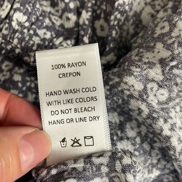 Sadie & Sage Washed Gauze Ditsy Floral U-Neck Boho Tunic Top Gray White sz M - Picture 8 of 14